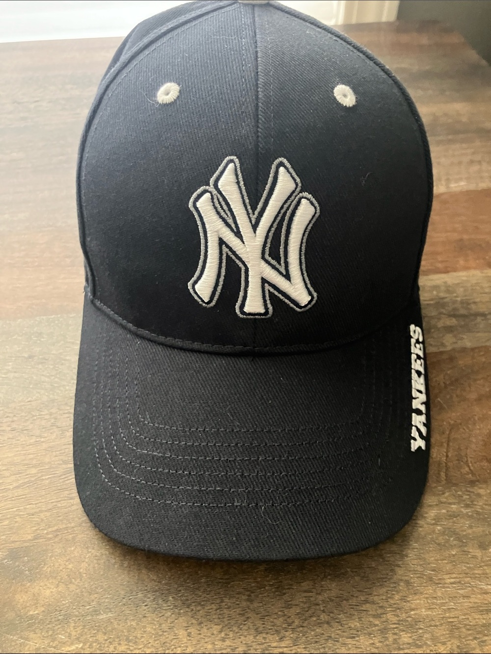 47 Youth New York Yankees Black Cap with White Logo